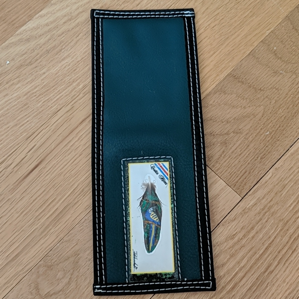 Blue Macaw Billfold on Green Vinyl